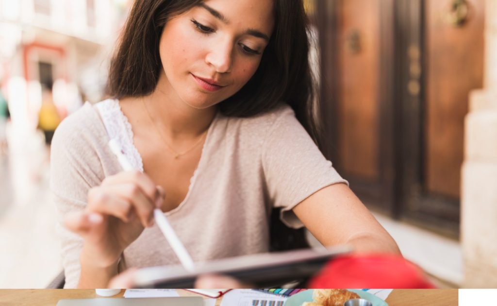 mujer conociendo para qué sirve un fondo de emergencia