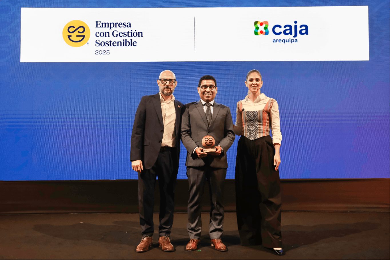 Caja Arequipa - Distintivo EGS (1) (1)